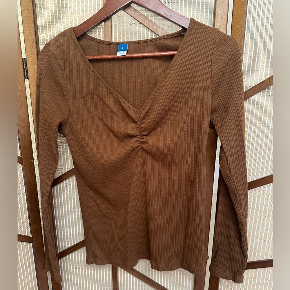 Old Navy women’s light brown ruched top
